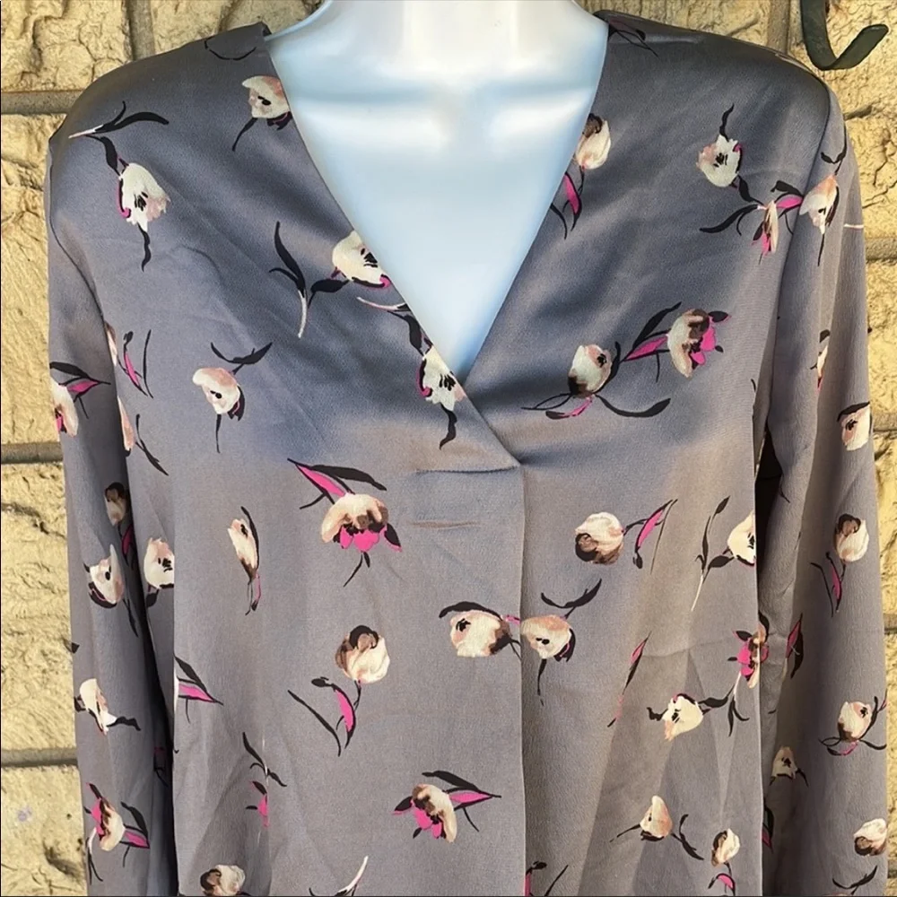 Banana republic v Blouse Floral Gray & Pink Loose fit  Size XS - Picture 4 of 10